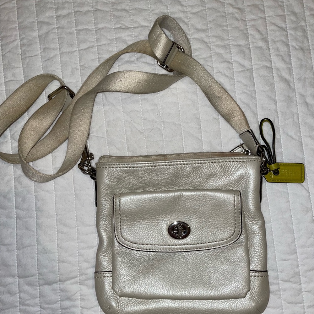 white coach crossbody bag